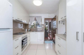 Spanish Villas Unit 6, 3 Skyes Ave, Kings Beach